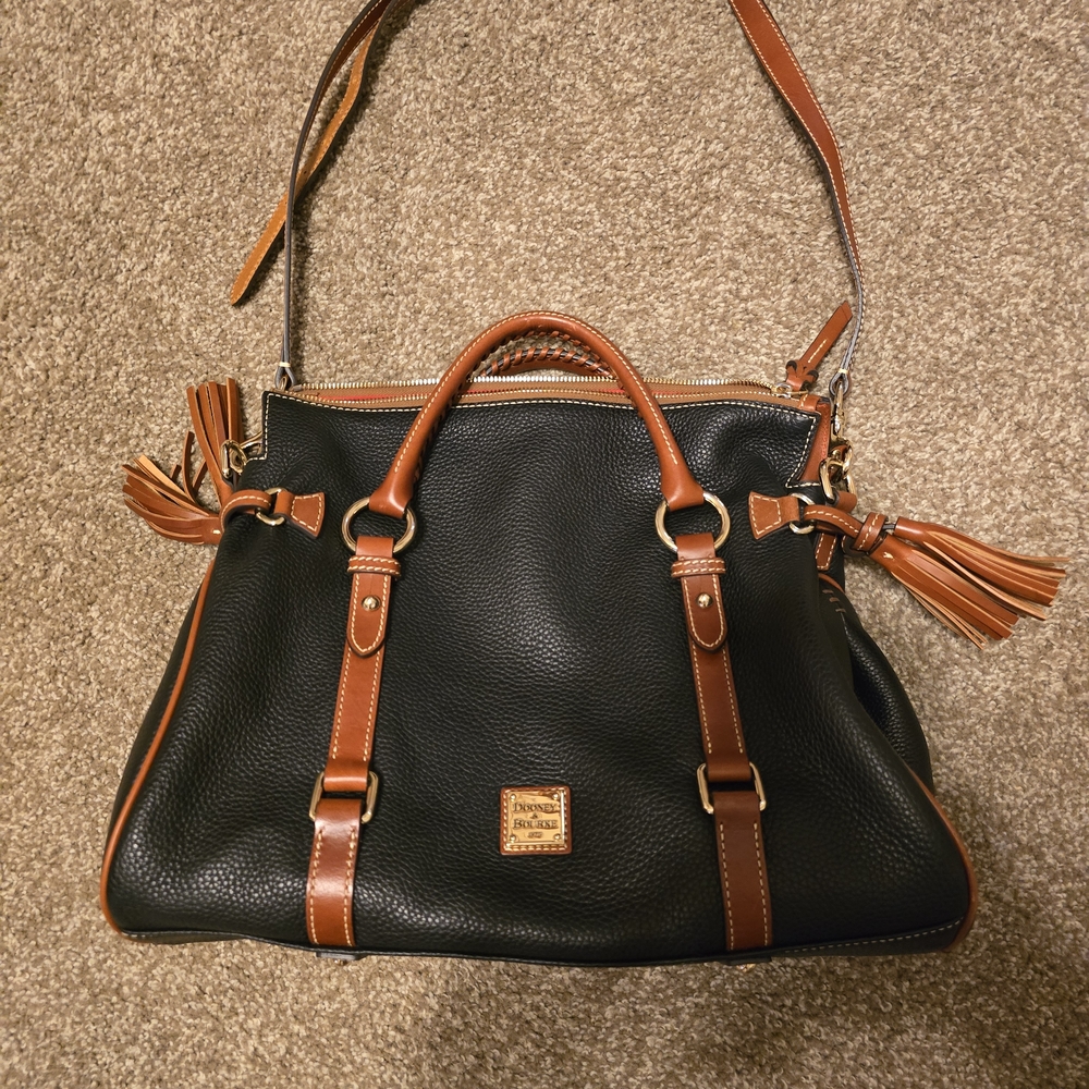 Dooney & Bourke Pebble Grain Satchel. Mediun Black, Like New. - Picture 4 of 7